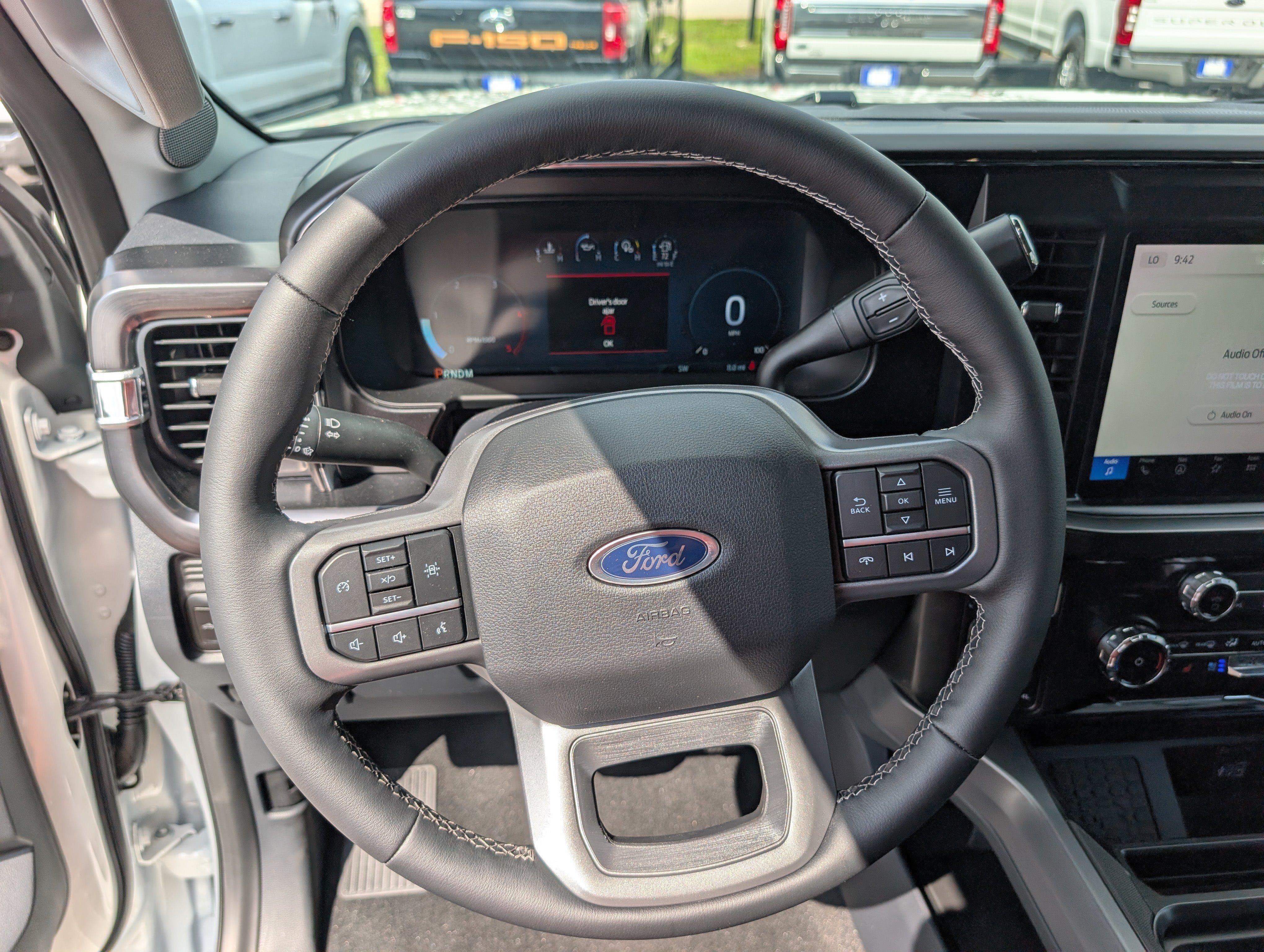 New 2026 Star White Metallic Tri-Coat FORD F-450® LARIAT® image 21