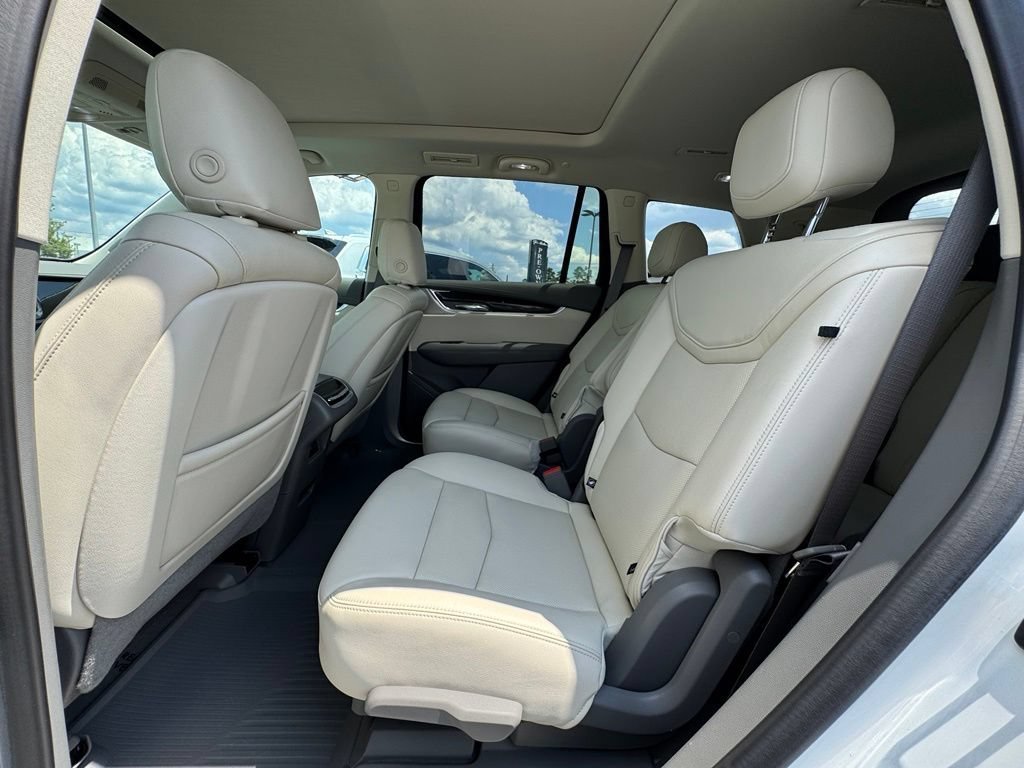 Used 2020 CRYSTAL WHITE TRICOAT Cadillac FWD Premium Luxury image 35