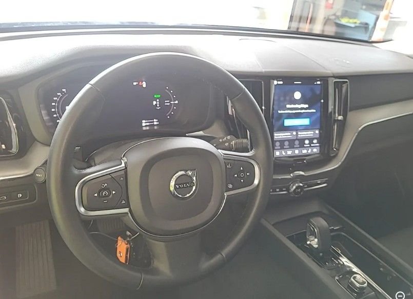 Used 2024  Volvo T8 RECHARGE CORE image 4
