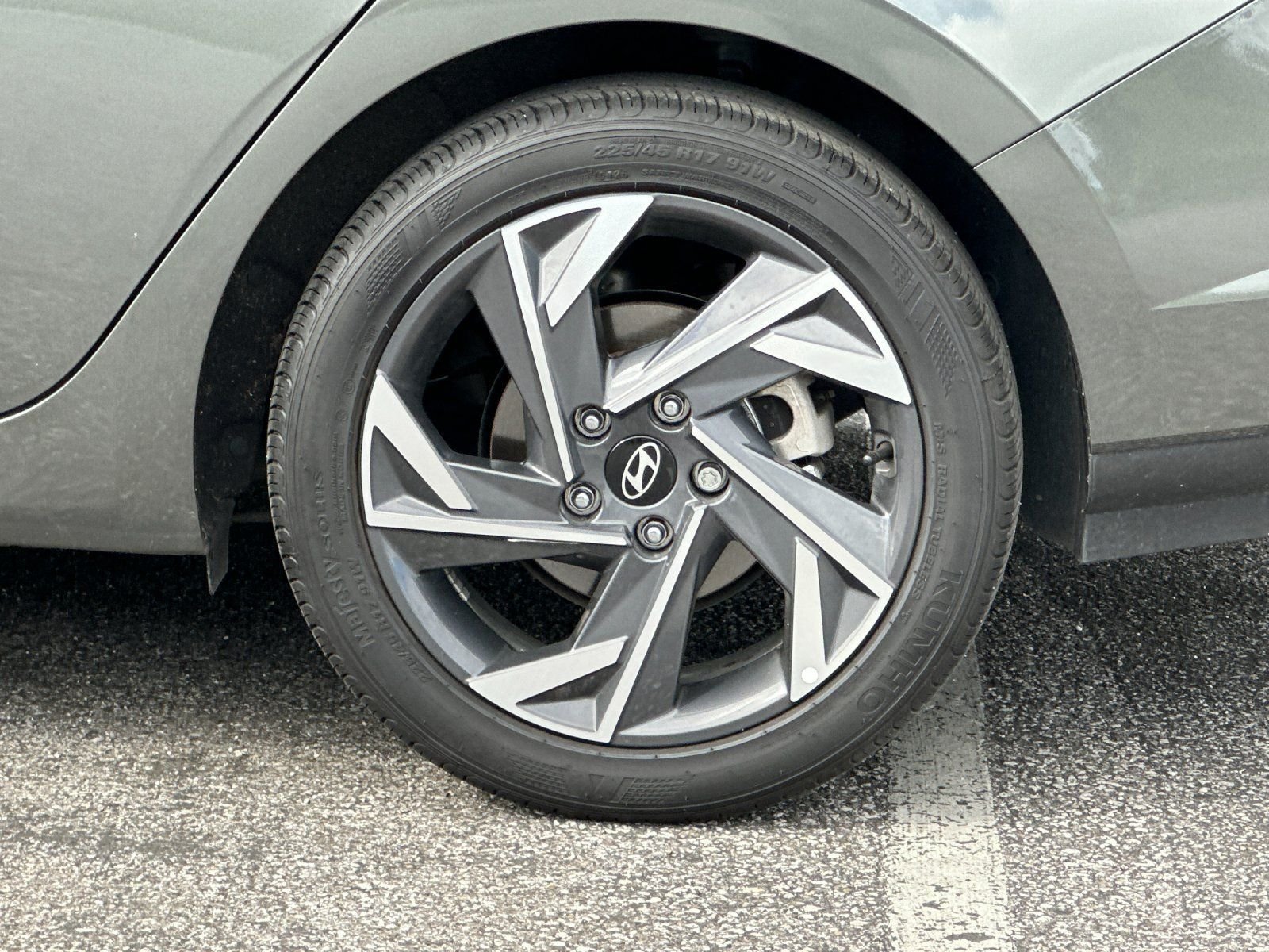 Used 2025 Gray Hyundai SEL Sport image 25