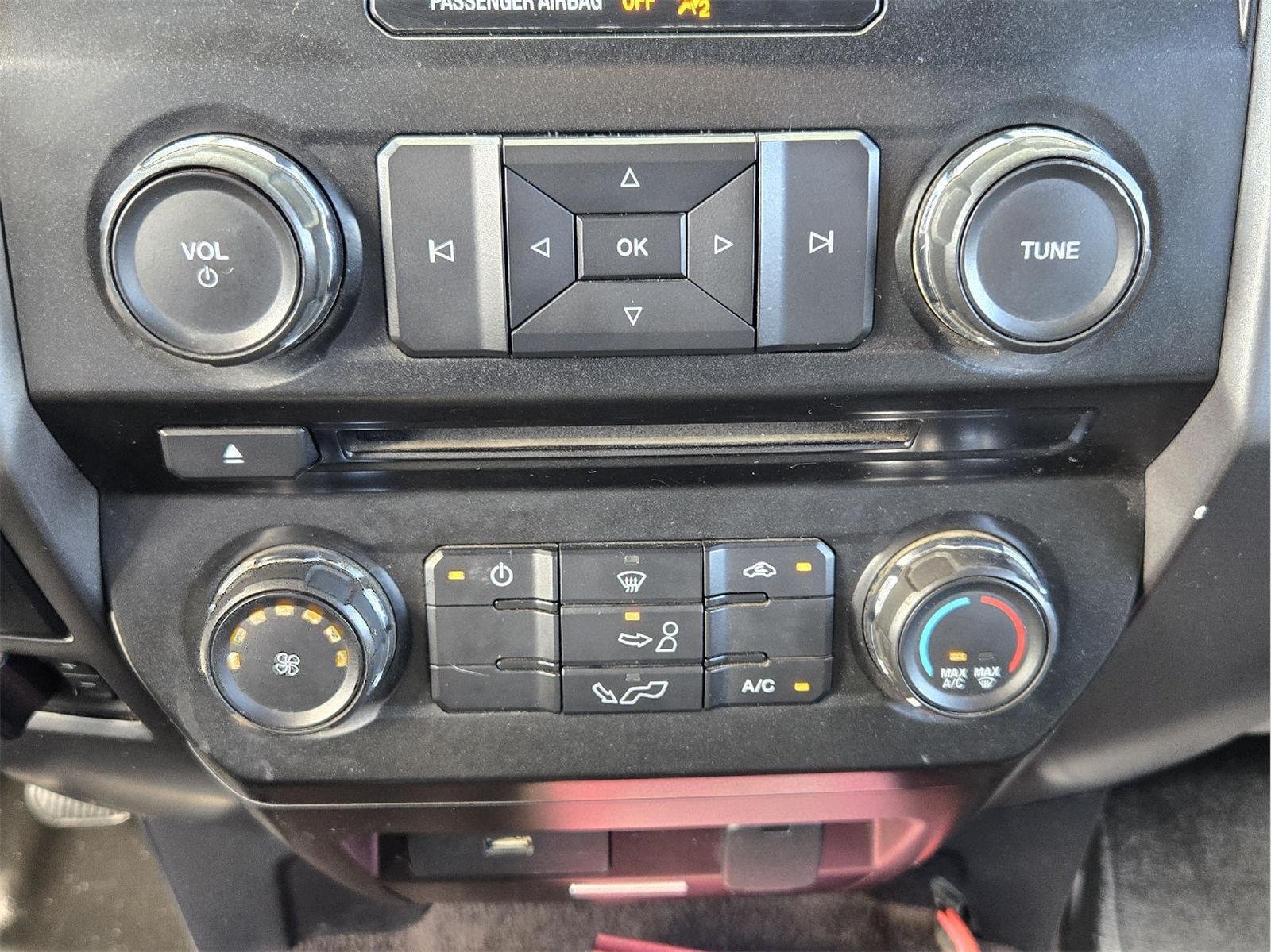 Used 2016 Oxford White FORD  image 18