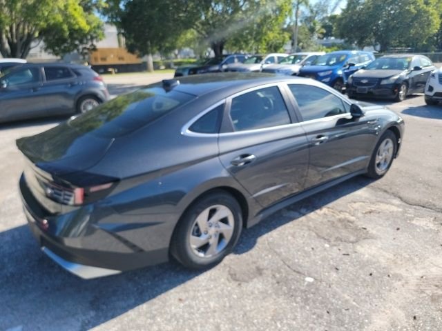 Certified Used 2025 Gray Hyundai SE image 4