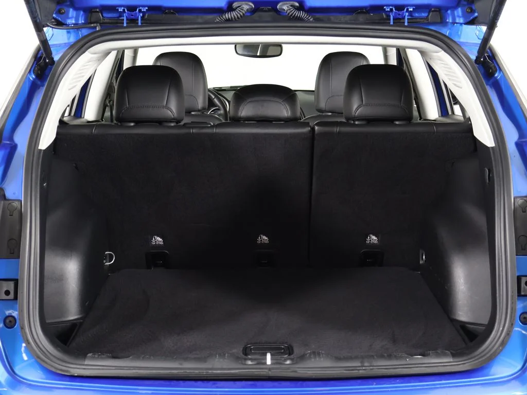 Used 2019 Laser Blue Pearlcoat Jeep Latitude image 16