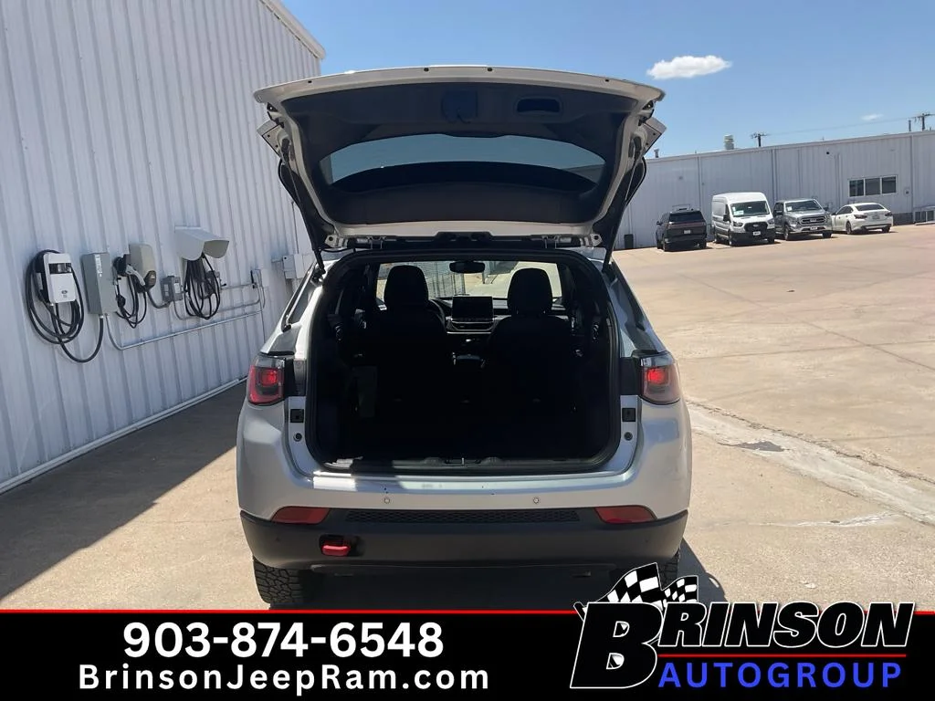 Used 2025 Silver Zynith Metallic Clearcoat Jeep Trailhawk image 11