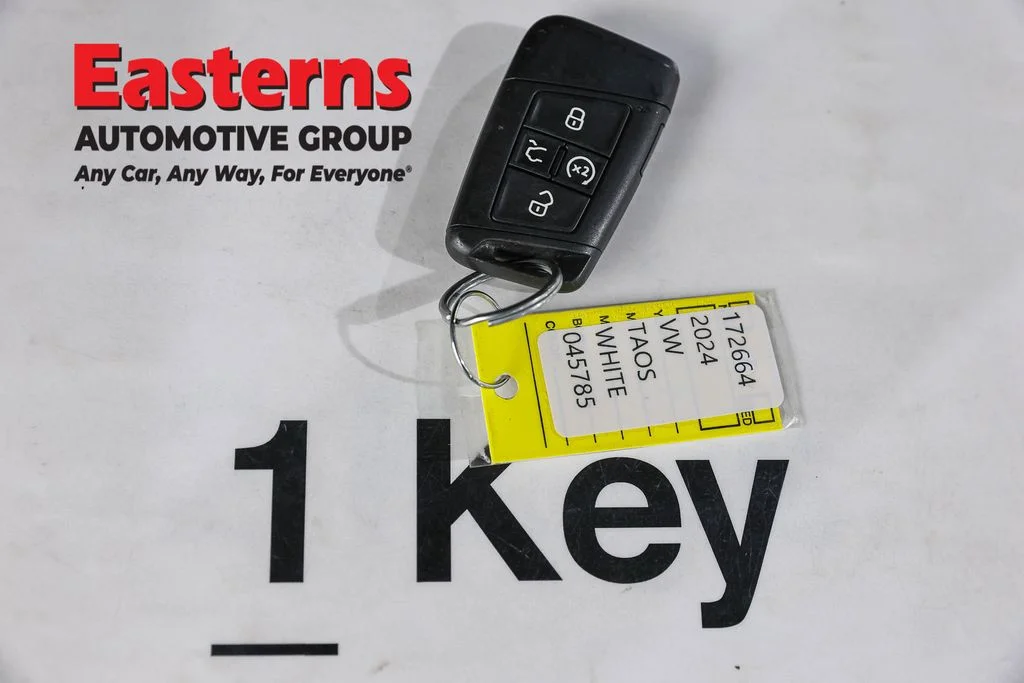 Used 2024 White Volkswagen 1.5T SE image 24