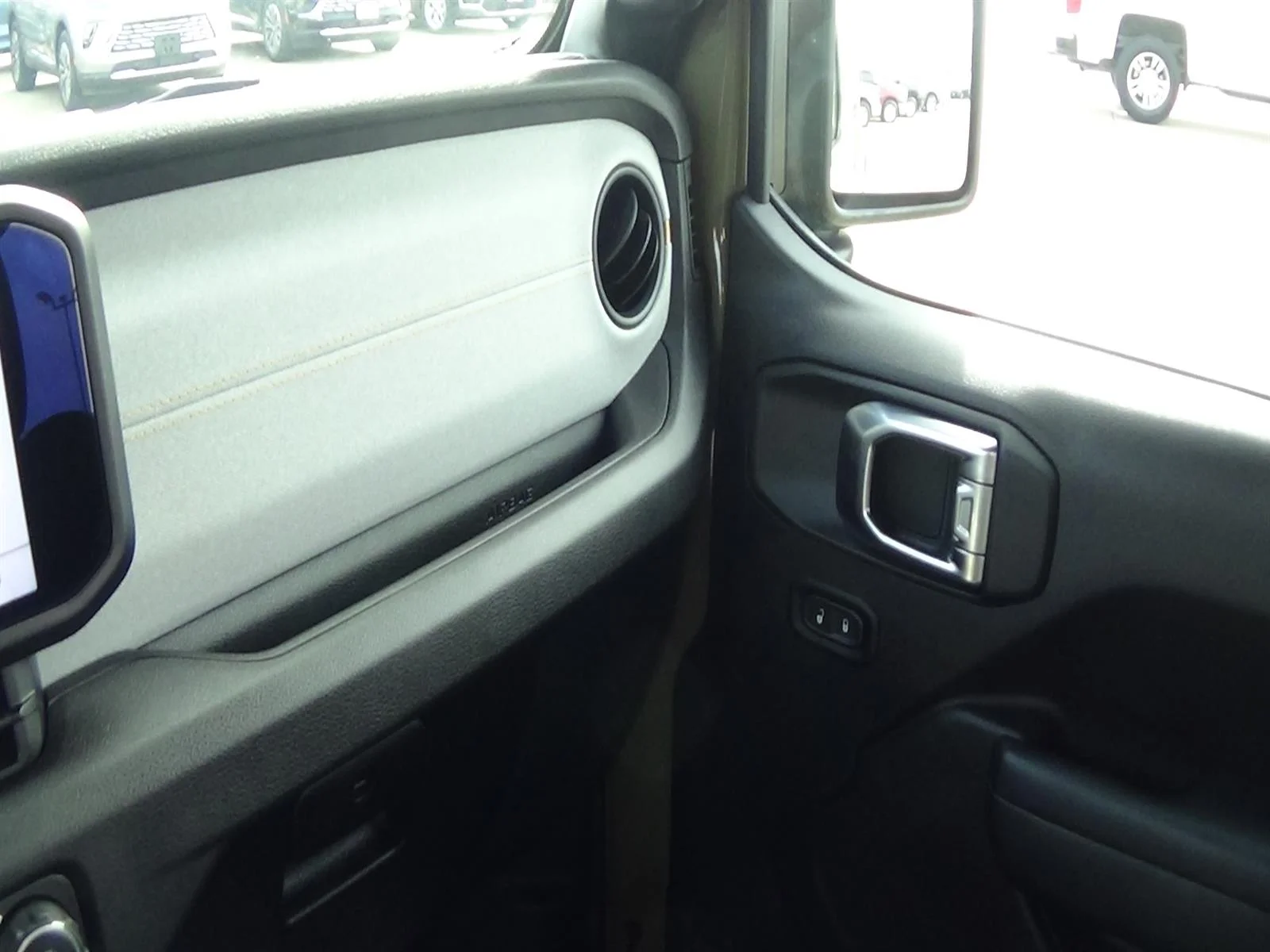 Certified Used 2025  Jeep Sport image 23