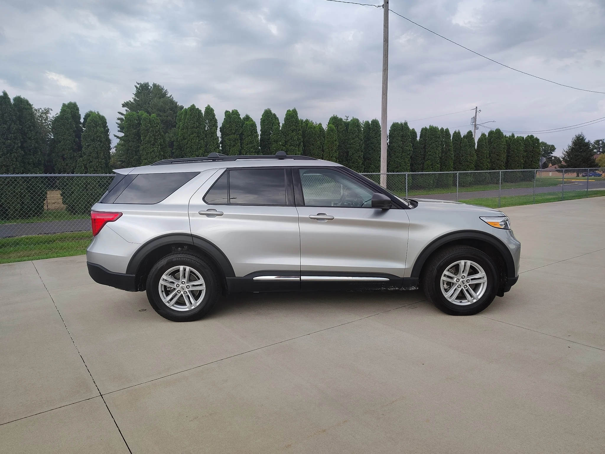 Used 2024 Iconic Silver Metallic Ford XLT image 2