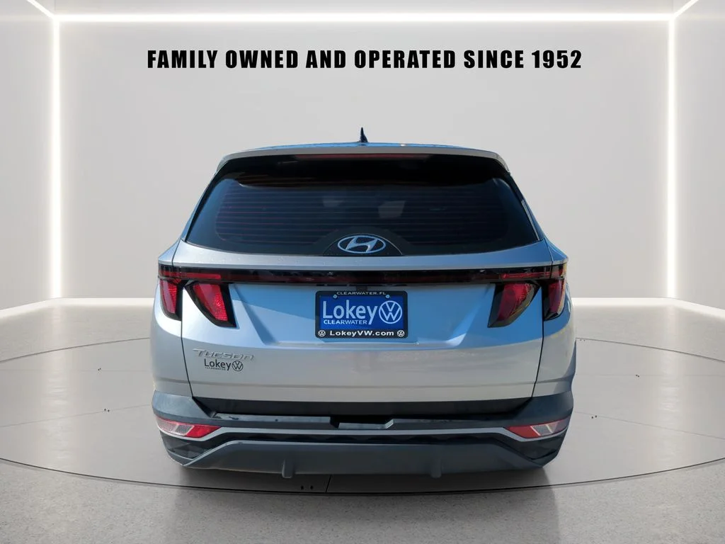Used 2023 Silver Hyundai SE image 5