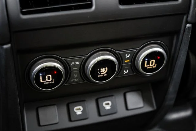 2025 Land Rover Defender V8 - Photo 54