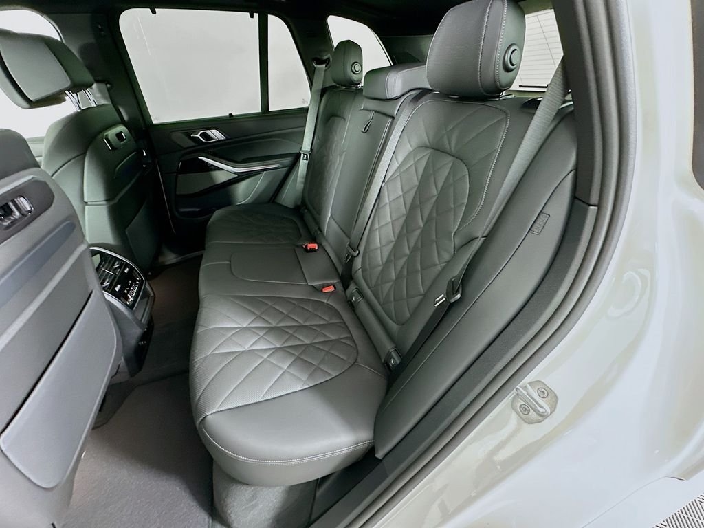 New 2026 Mineral White Metallic BMW xDrive40i image 17