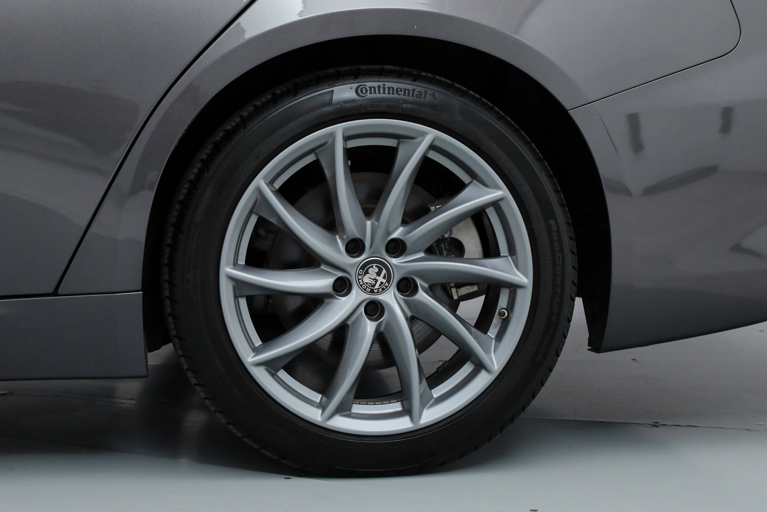 Used 2025 Gray Alfa Romeo  image 27