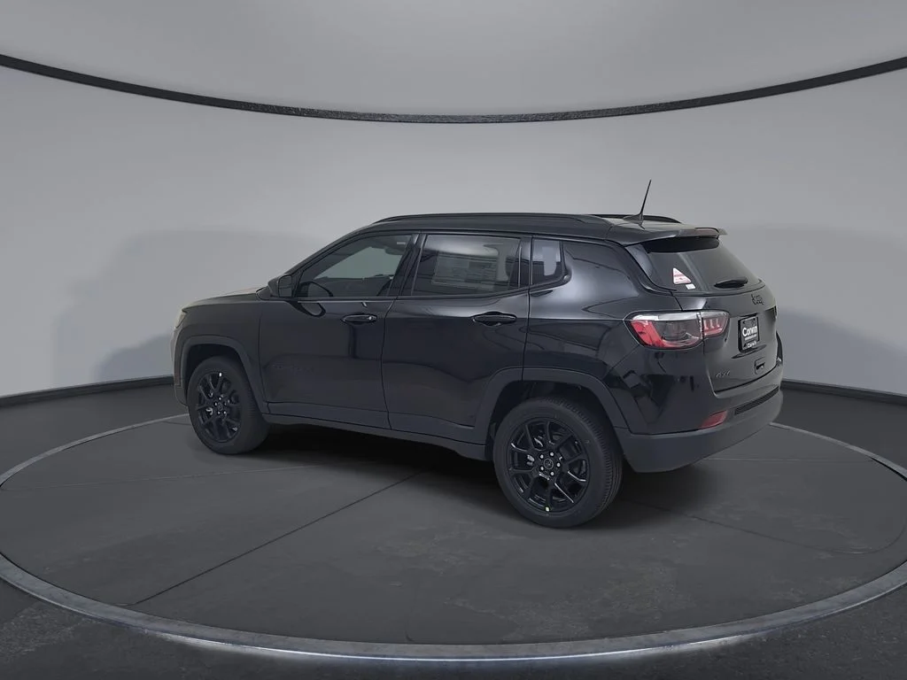 New 2026 Diamond Black Crystal Pearlcoat Jeep Latitude image 10