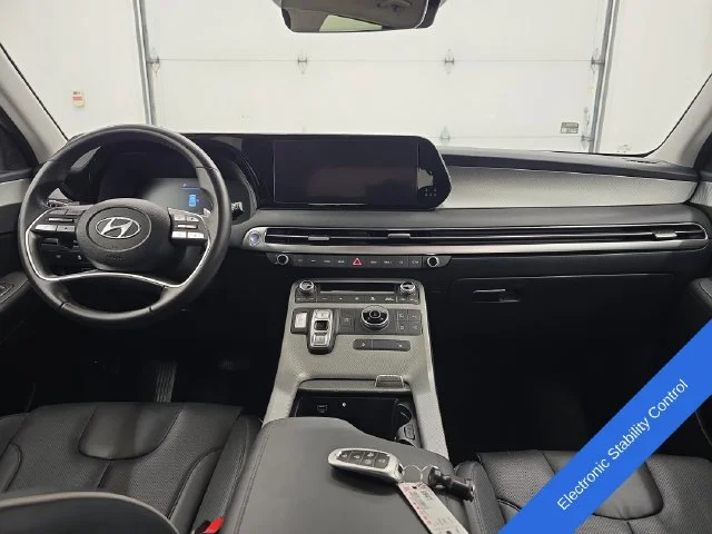 Used 2025 Hyper White Hyundai SEL image 13