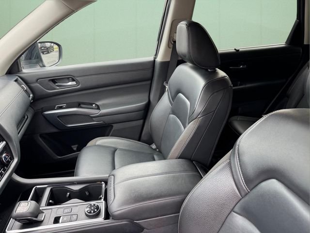 Used 2023 Black Nissan SL image 9