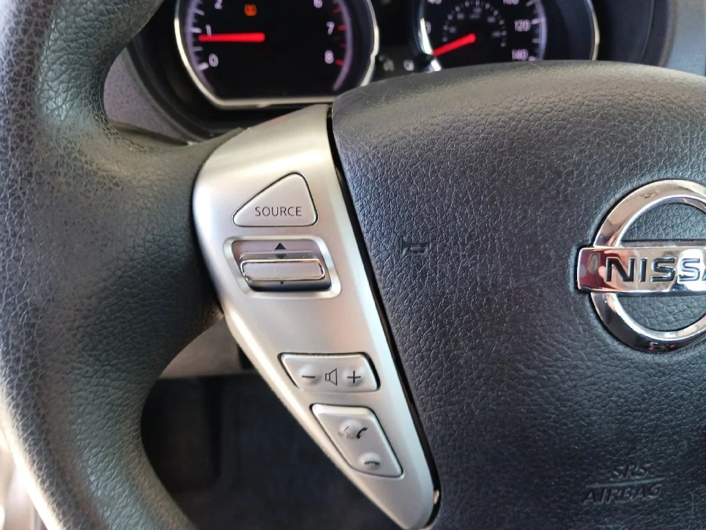 Used 2015 Silver Nissan 1.6 SV image 30