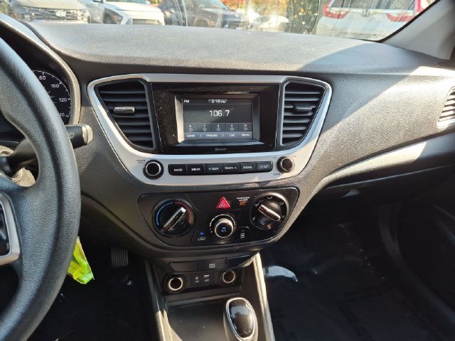 Used 2022 Gray Hyundai SE image 17
