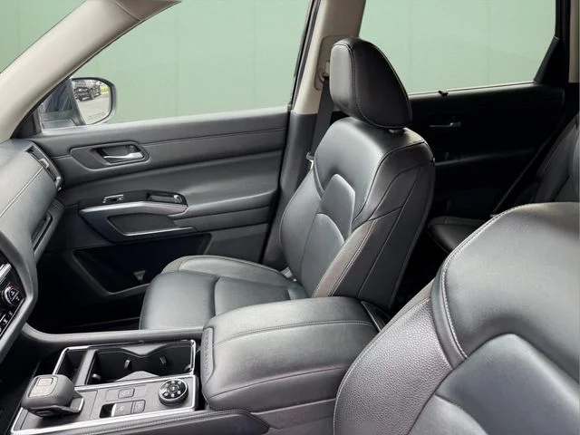 Used 2023 Black Nissan SL image 9