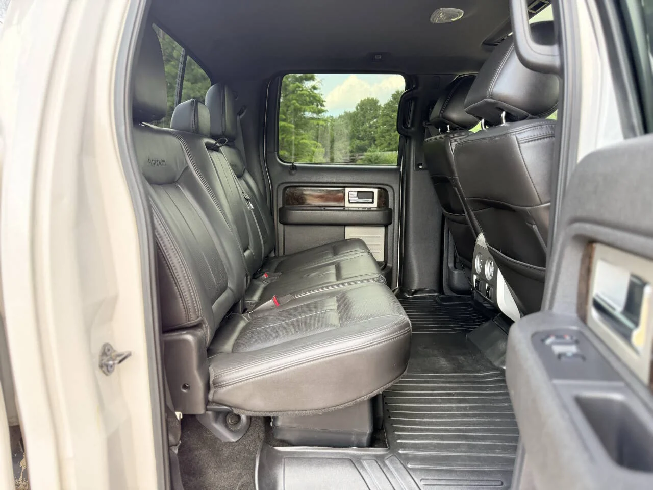 Used 2013 White Ford Platinum 4x4 4dr SuperCrew Styleside 5.5 ft. SB image 18