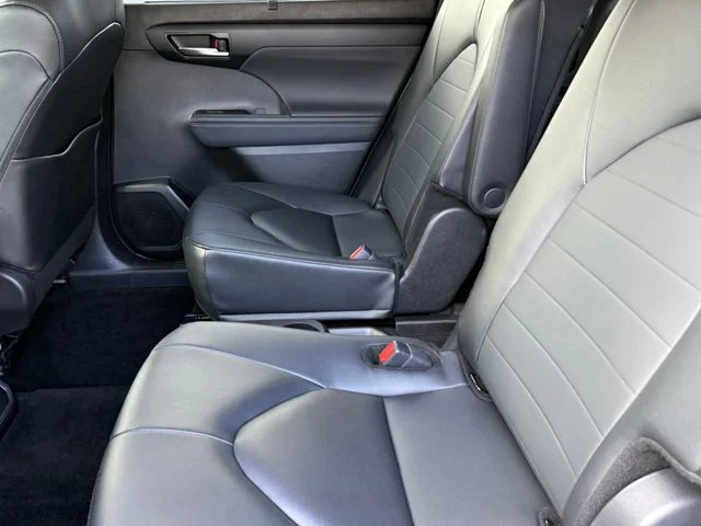 Certified Used 2025  Toyota XLE image 27