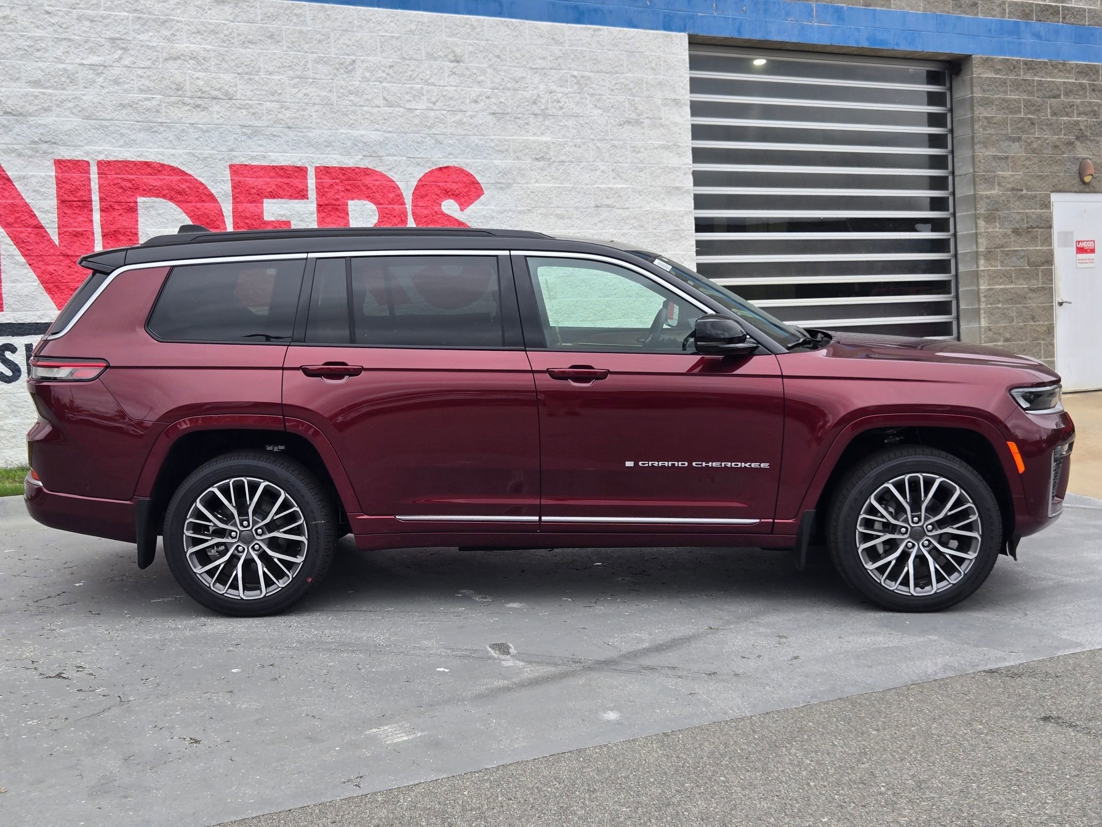 New 2026 Velvet Red Pearl-Coat Exterior Paint Jeep Summit image 8
