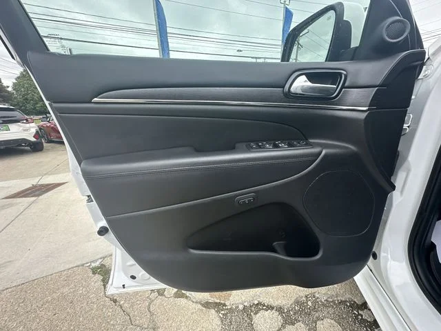 Used 2019 White Jeep Overland image 25