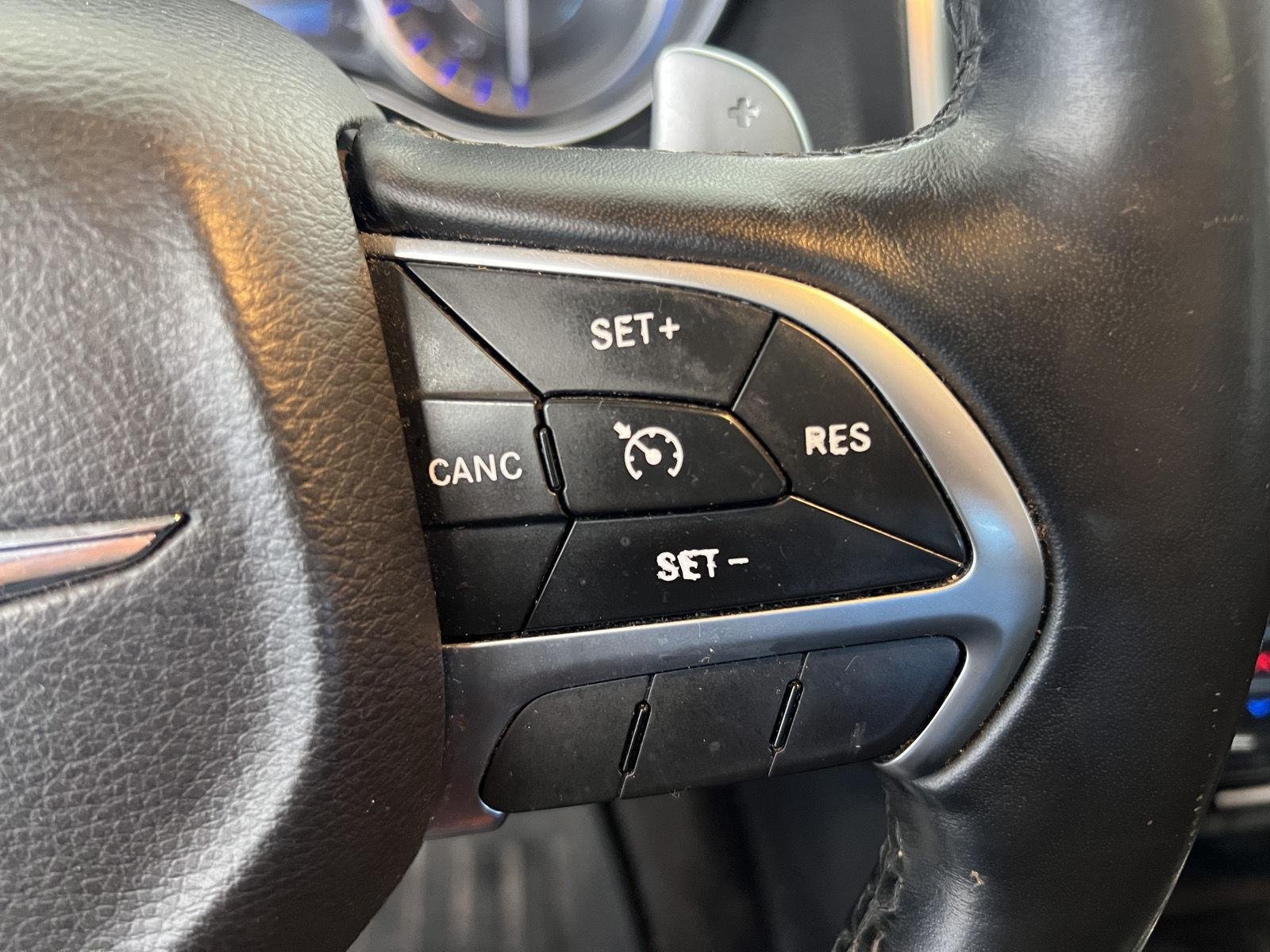 2016 Chrysler 300 C - Photo 20