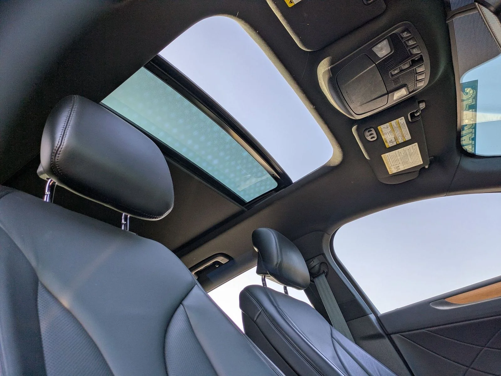 Used 2017 Red Lincoln Select image 21