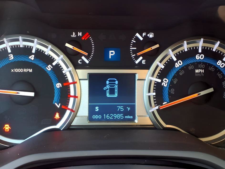 Used 2016 Super White Toyota SR5 image 25