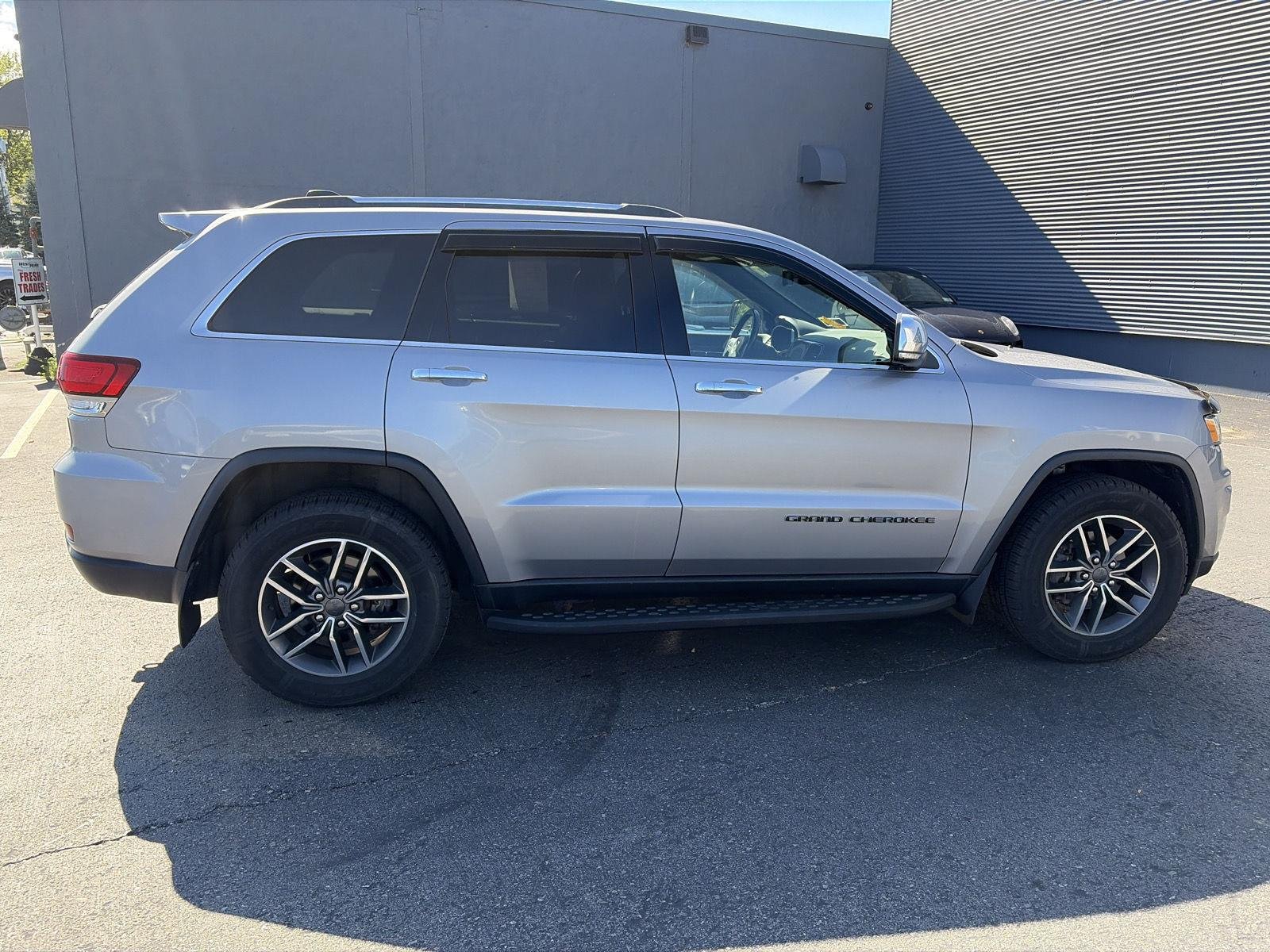 Used 2020 Billet Silver Metallic Clearcoat Jeep Limited image 10