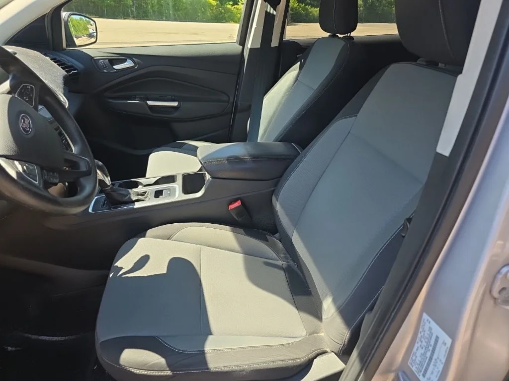 Used 2018 Ingot Silver Ford SE image 9