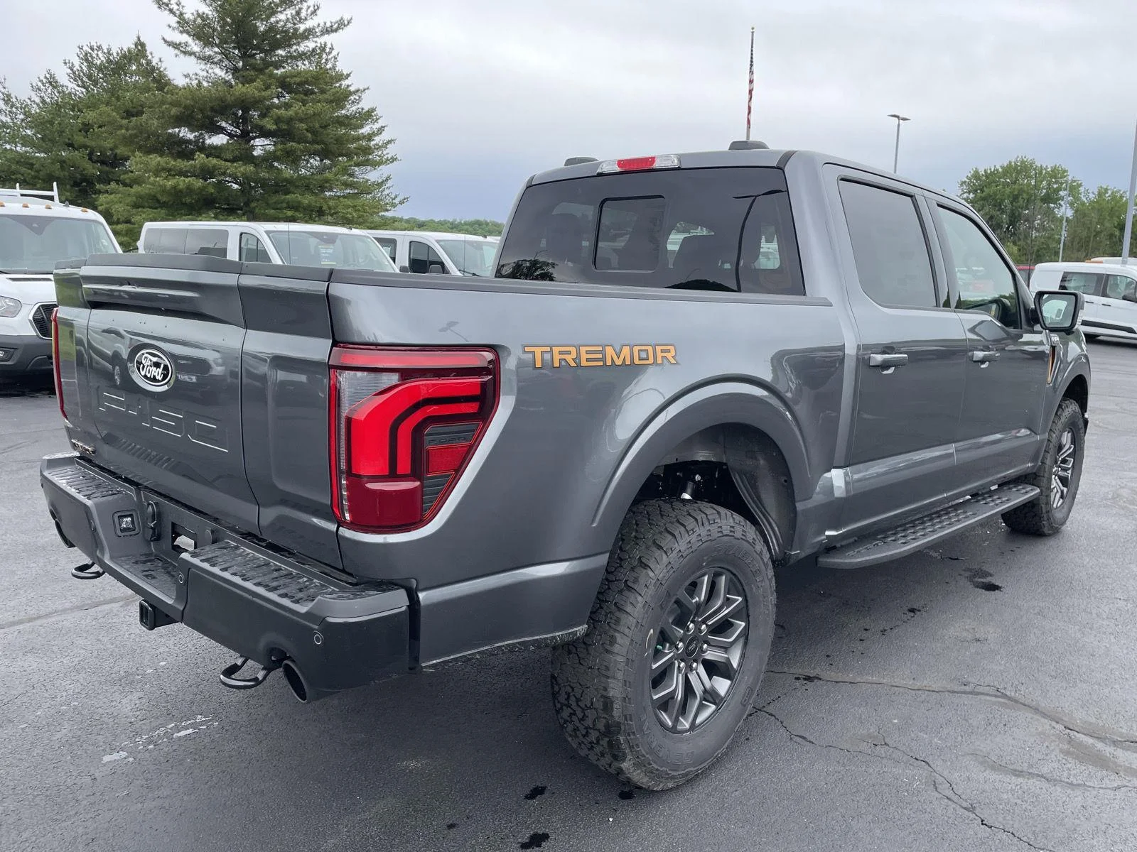 New 2026 Carbonized Gray Metallic Ford Tremor image 7