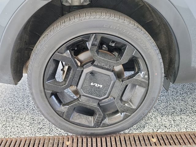 Certified Used 2024 Gray Kia X-Line SX image 5