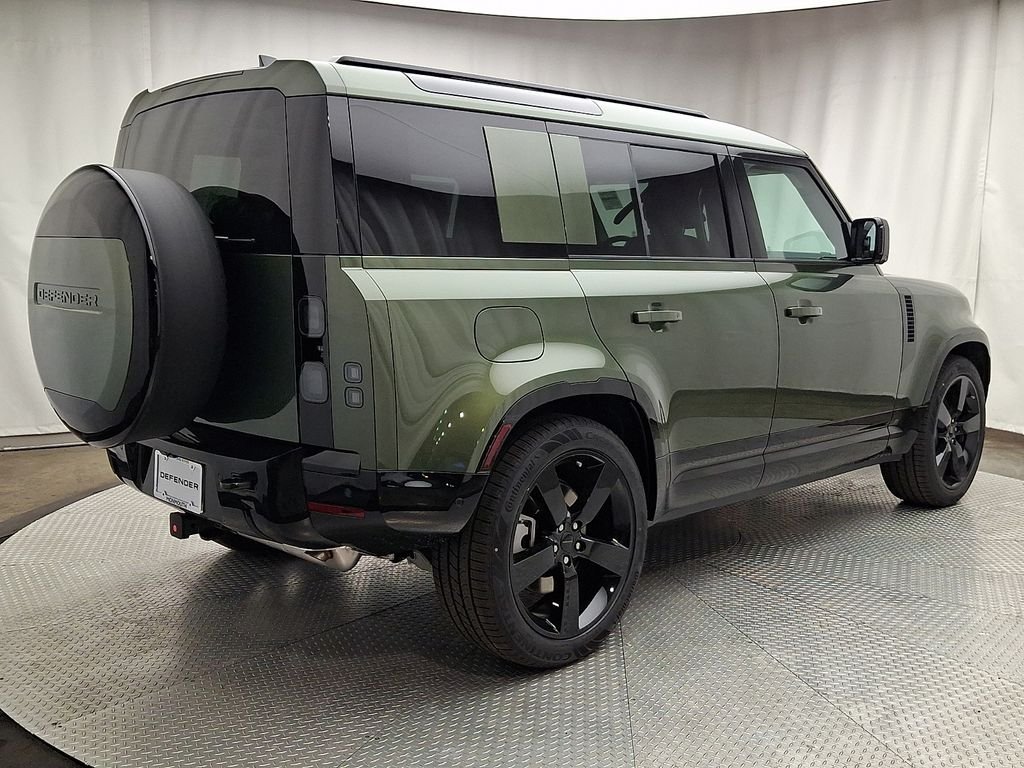 New 2026 Woolstone Green LAND ROVER X-Dynamic SE image 3