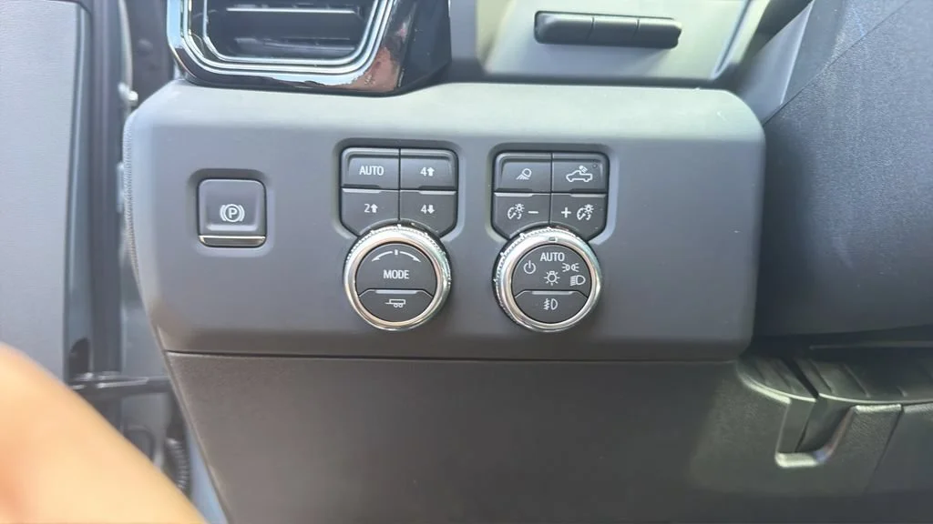 New 2026 Sterling Metallic GMC AT4 image 18