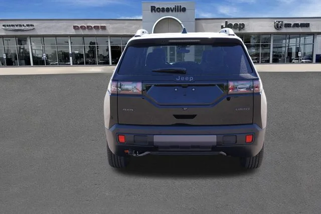 New 2026 Diamond Black Crystal Pearl-Coat Exterior Paint Jeep Limited image 4