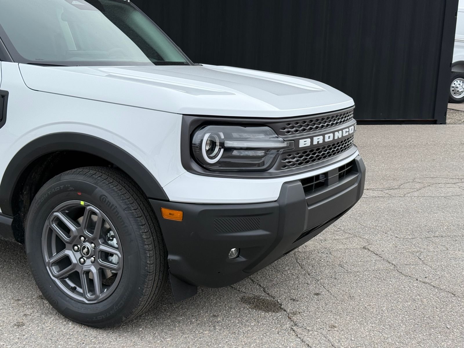 View vehicle photo 4