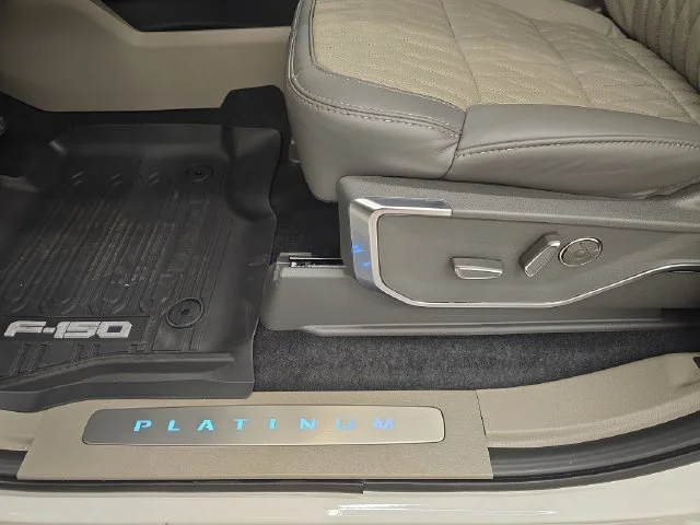 New 2026 Star White Metallic Tri-Coat Ford Platinum® image 45