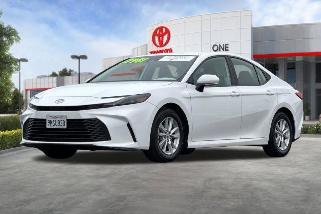 Used 2025 White Toyota LE image 9