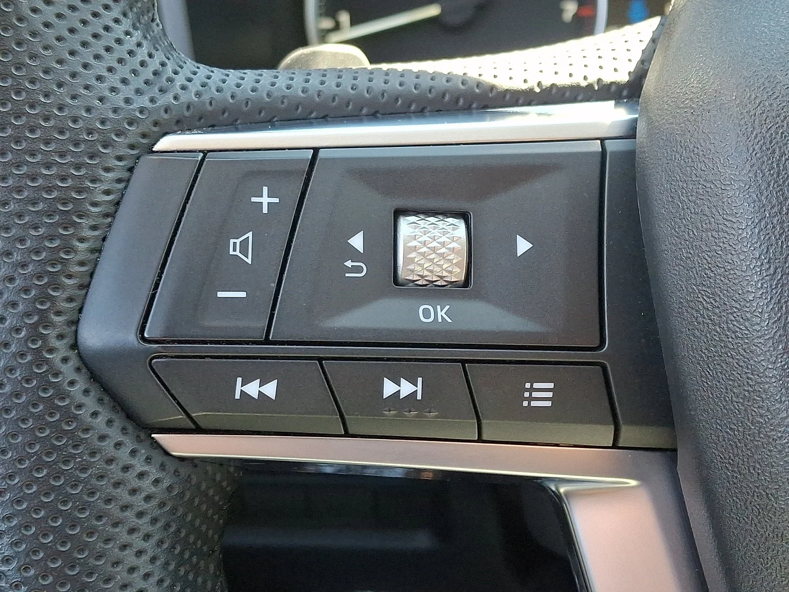 Certified Used 2023 Blue Mitsubishi SE image 21