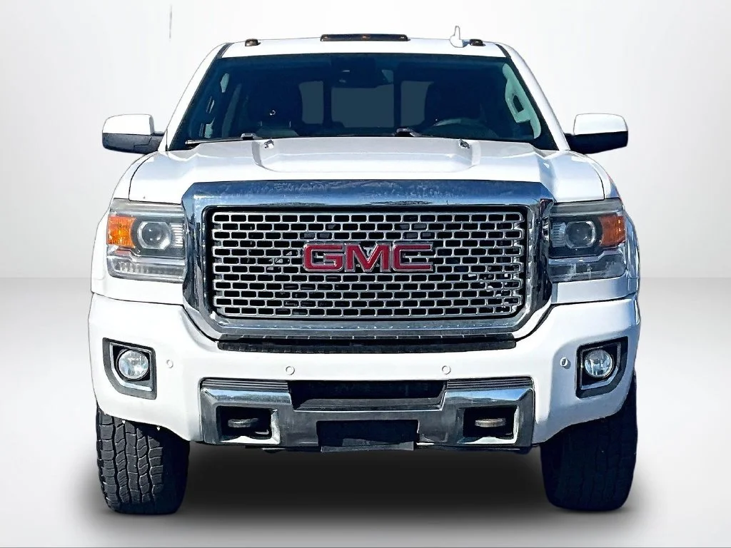 Used 2015 White GMC Denali image 3