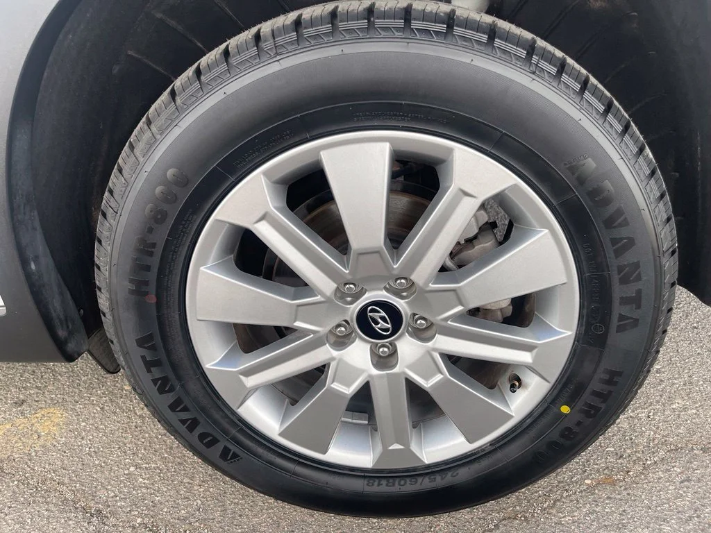 Used 2025 Hyper White Hyundai SEL image 38