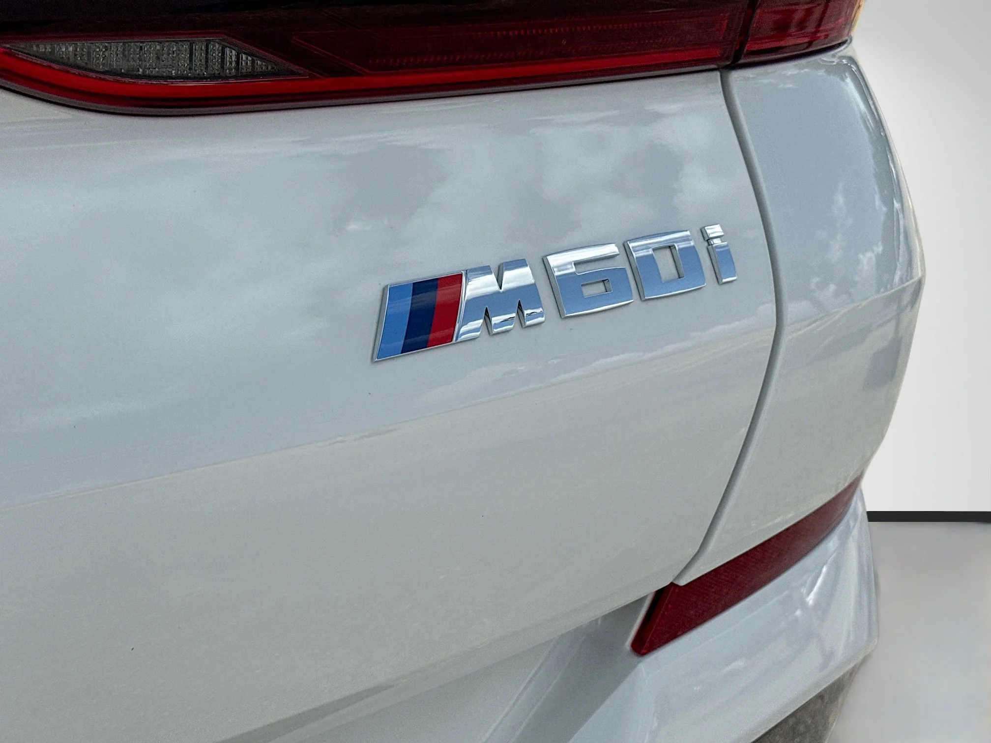 New 2027 Alpine White BMW M60i image 11