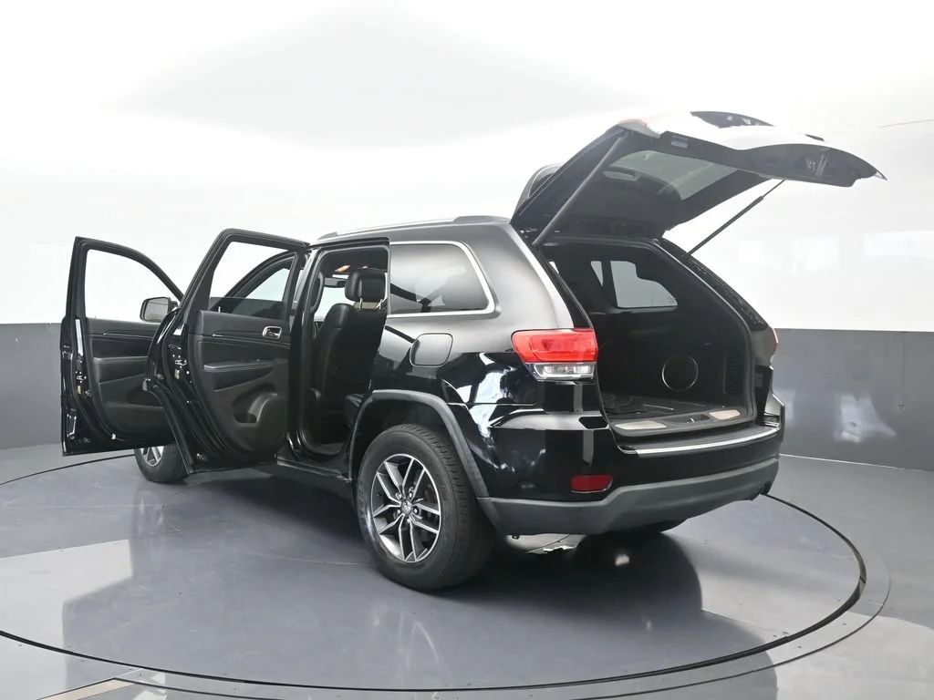 Used 2017 Diamond Black Crystal Pearlcoat Jeep Limited image 75