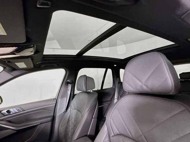 New 2026 Black Sapphire Metallic BMW xDrive40i image 23