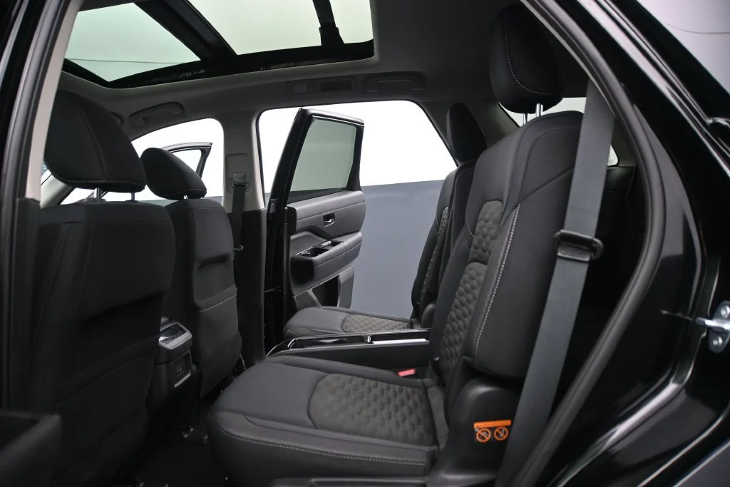 Used 2025 Super Black Nissan SV image 19