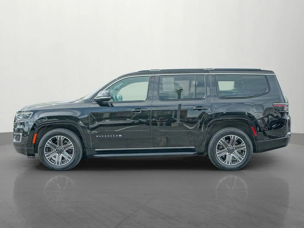 Used 2024 Diamond Black Crystal Pearlcoat Jeep Series II image 5
