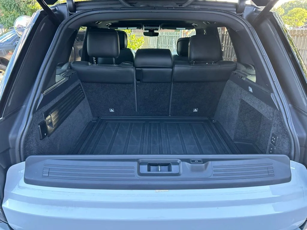 Used 2019 White Land Rover 5.0L V8 Supercharged image 26