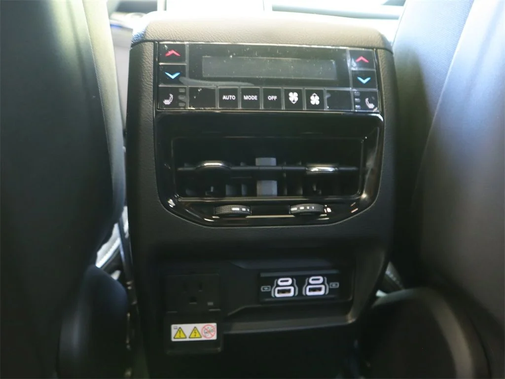 2023 Jeep Grand Cherokee Overland - Photo 27