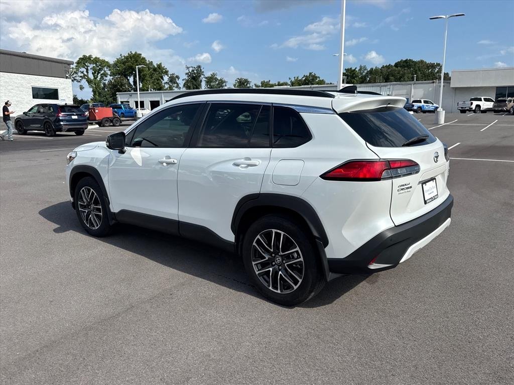 Used 2026 Wind Chill Pearl Toyota XLE image 4
