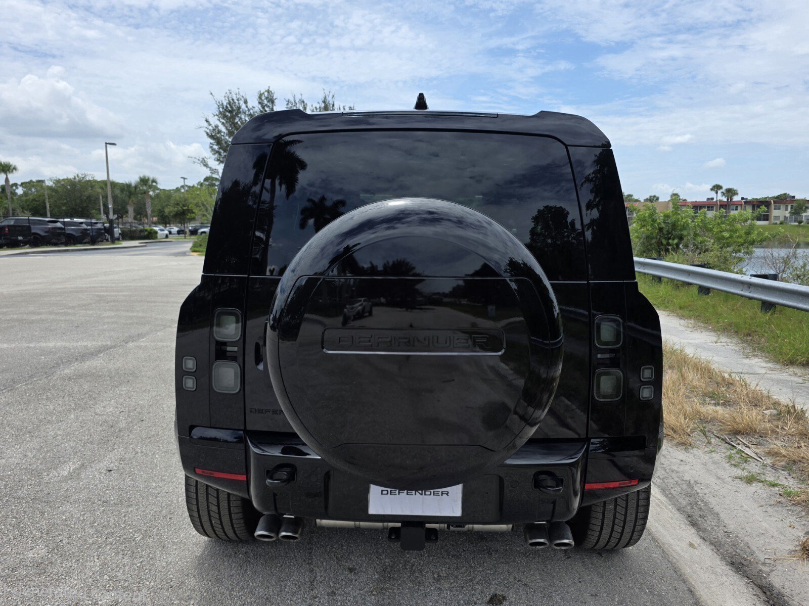 New 2026 Santorini Black LAND ROVER V8 image 6